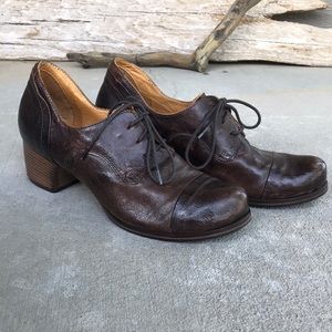 gidigio brown leather lace-up heels.